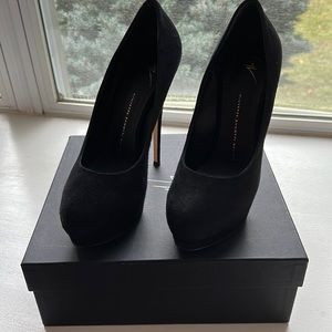 Giuseppe Zanotti Design Black Suede heels.